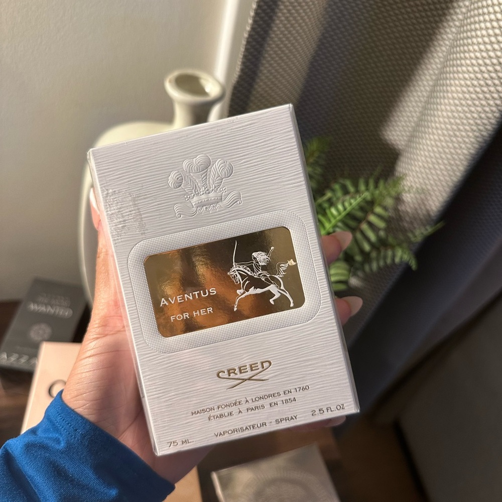 Creed Aventus for Her 75ml in White and Gold